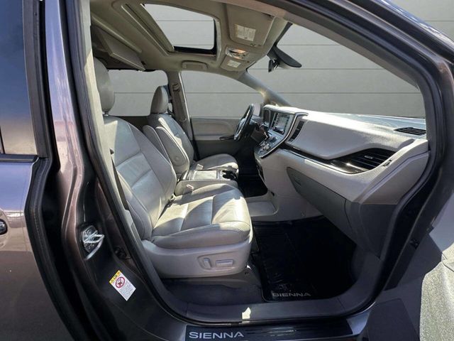 2019 Toyota Sienna XLE Automatic Access Seat FWD 7-Passenger - 22940959 - 35