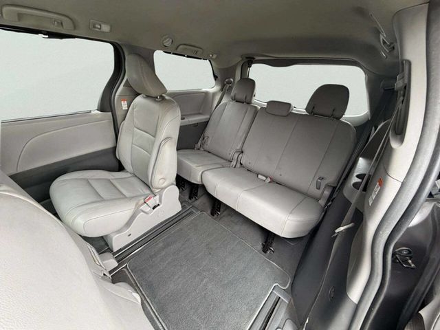 2019 Toyota Sienna XLE Automatic Access Seat FWD 7-Passenger - 22981781 - 19