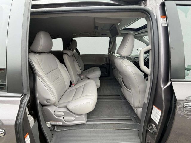 2019 Toyota Sienna XLE Automatic Access Seat FWD 7-Passenger - 22981781 - 24