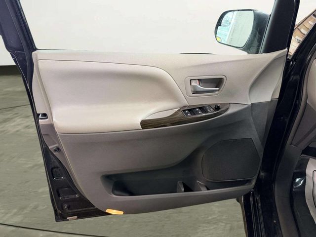 2019 Toyota Sienna XLE Automatic Access Seat FWD 7-Passenger - 23009023 - 13