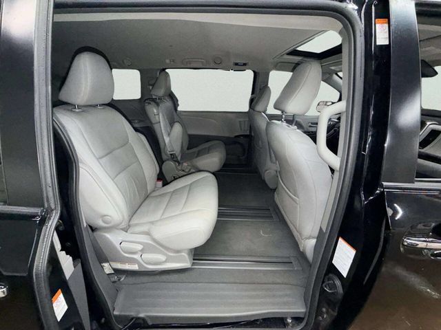 2019 Toyota Sienna XLE Automatic Access Seat FWD 7-Passenger - 23009023 - 22