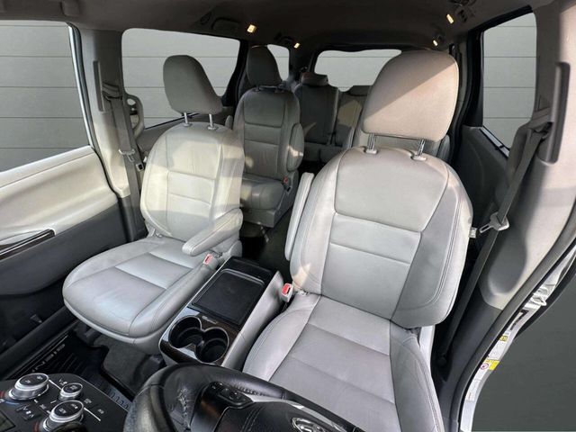 2019 Toyota Sienna XLE AWD 7-Passenger - 22944148 - 21