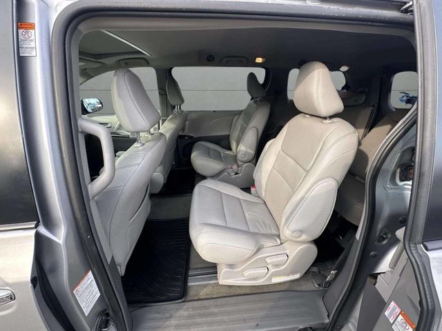 2019 Toyota Sienna XLE AWD 7-Passenger - 22944148 - 22