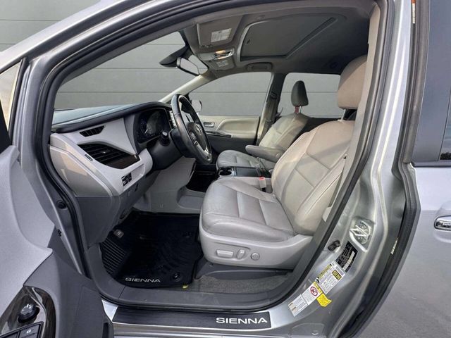 2019 Toyota Sienna XLE AWD 7-Passenger - 22965022 - 16