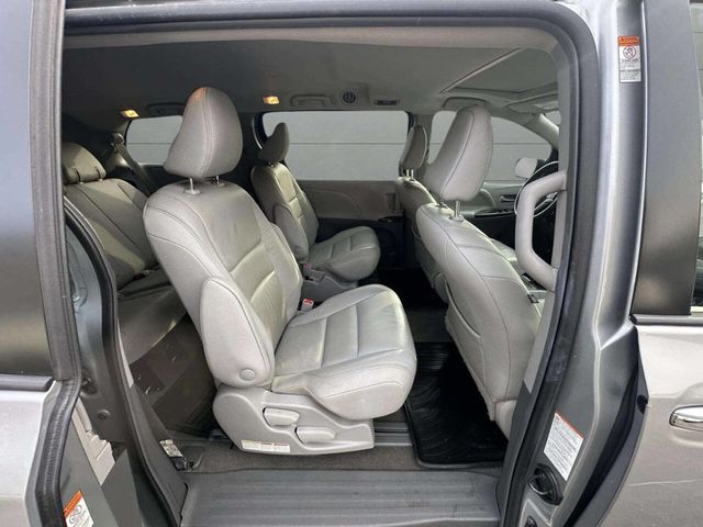 2019 Toyota Sienna XLE AWD 7-Passenger - 22965022 - 24