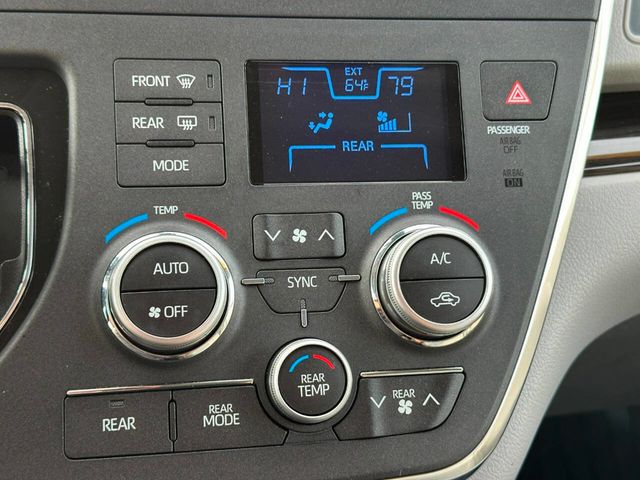 2019 Toyota Sienna XLE AWD 7-Passenger - 22965022 - 44