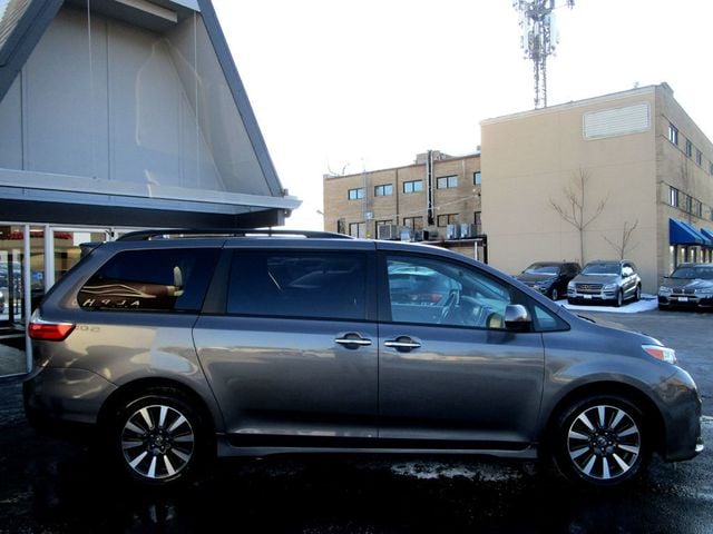 2019 Toyota Sienna XLE AWD 7-Passenger - 22780118 - 10