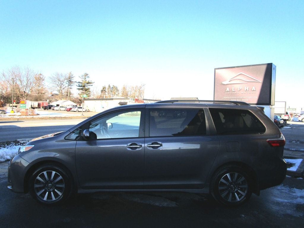 2019 Toyota Sienna XLE AWD 7-Passenger - 22780118 - 11