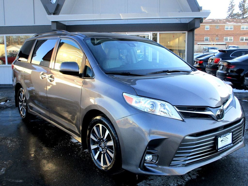 2019 Toyota Sienna XLE AWD 7-Passenger - 22780118 - 6