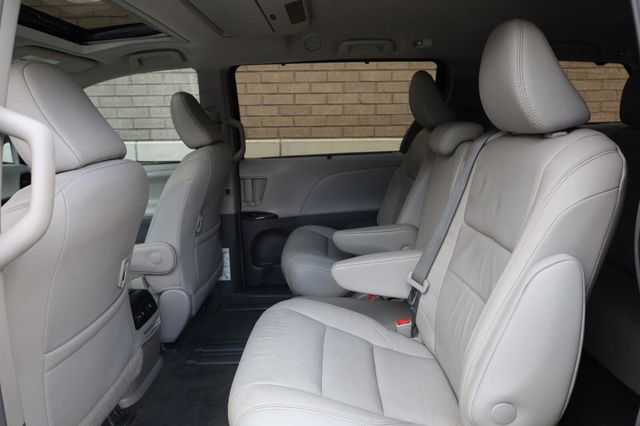 2019 Toyota Sienna XLE Premium - 23074099 - 17