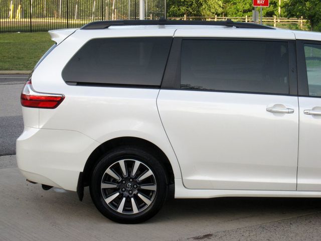 2019 Toyota Sienna XLE Premium AWD 7-Passenger - 23048804 - 10