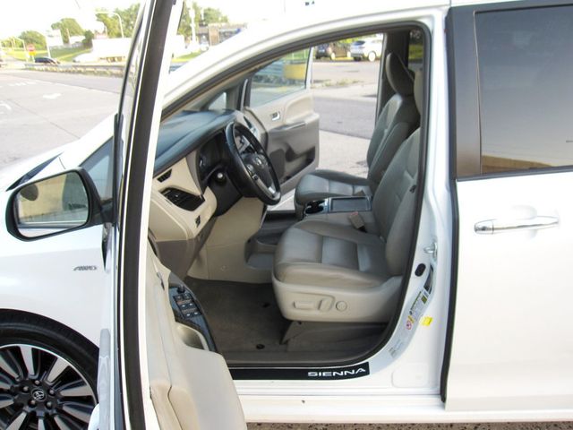 2019 Toyota Sienna XLE Premium AWD 7-Passenger - 23048804 - 17