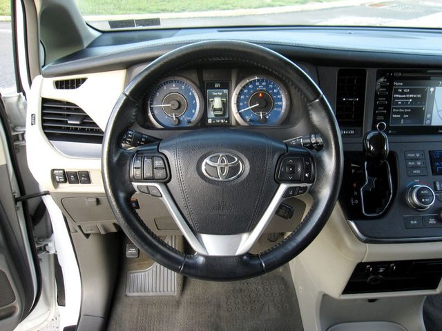 2019 Toyota Sienna XLE Premium AWD 7-Passenger - 23048804 - 20