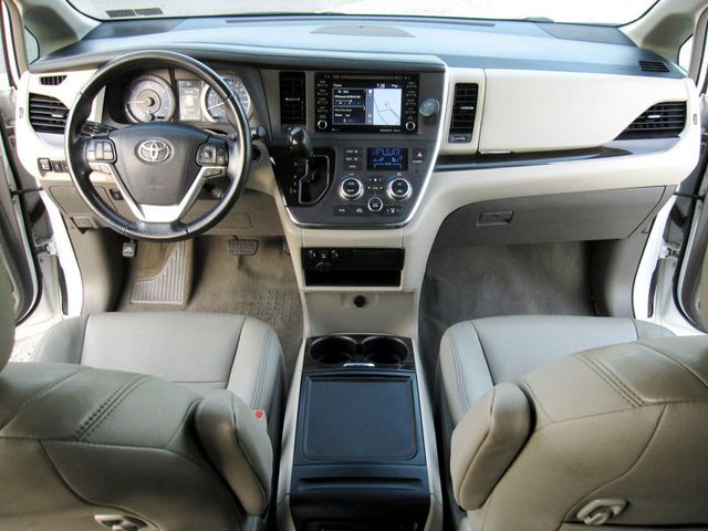 2019 Toyota Sienna XLE Premium AWD 7-Passenger - 23048804 - 21