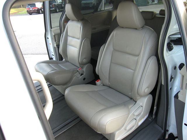 2019 Toyota Sienna XLE Premium AWD 7-Passenger - 23048804 - 28