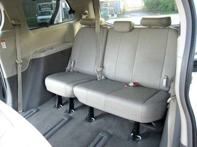 2019 Toyota Sienna XLE Premium AWD 7-Passenger - 23048804 - 30