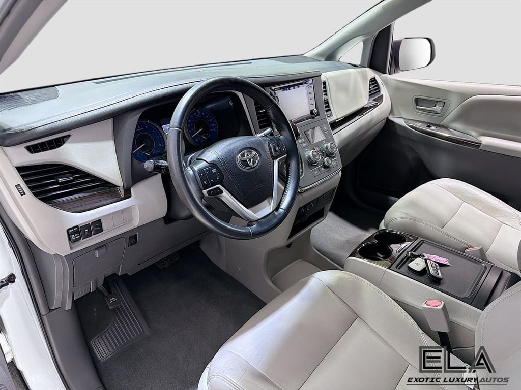 2019 Toyota Sienna XLE Premium AWD 7-Passenger - 23005379 - 9
