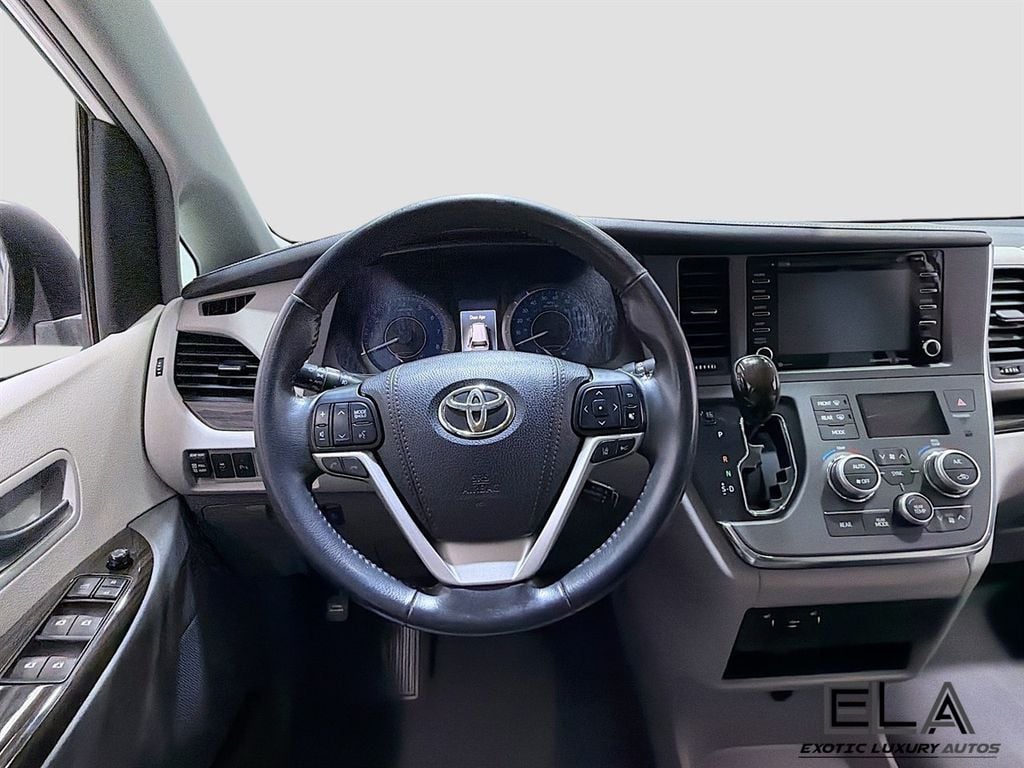 2019 Toyota Sienna XLE Premium AWD 7-Passenger - 23005379 - 11