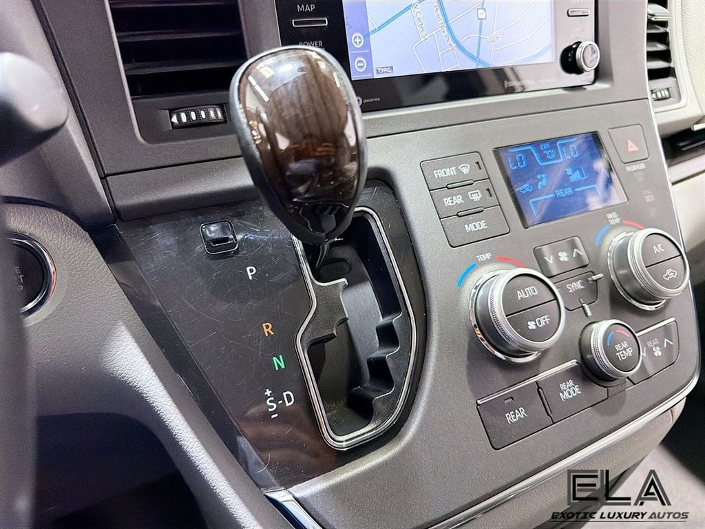 2019 Toyota Sienna XLE Premium AWD 7-Passenger - 23005379 - 17