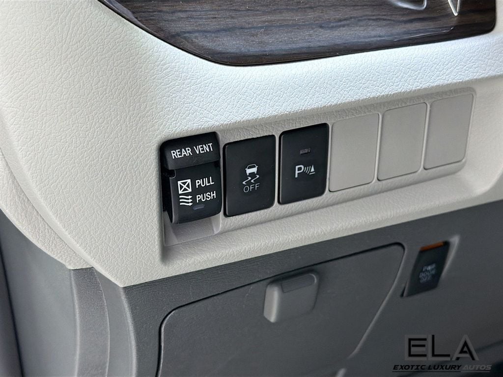 2019 Toyota Sienna XLE Premium AWD 7-Passenger - 23005379 - 19