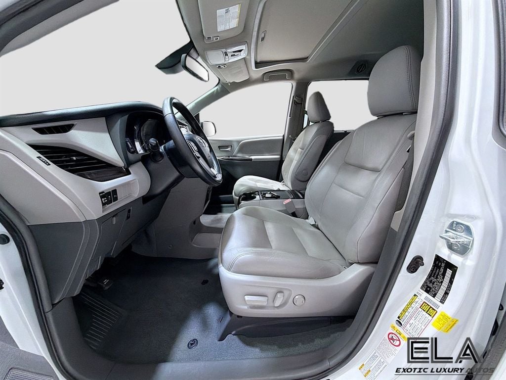 2019 Toyota Sienna XLE Premium AWD 7-Passenger - 23005379 - 22