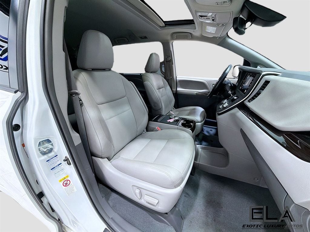 2019 Toyota Sienna XLE Premium AWD 7-Passenger - 23005379 - 32