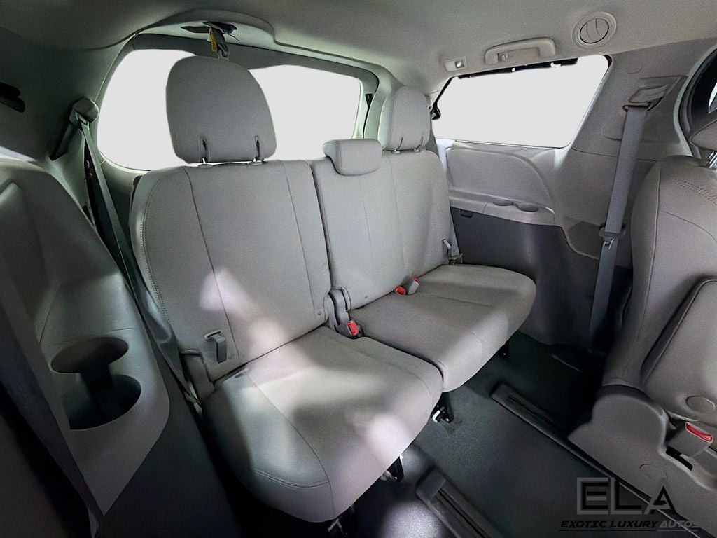 2019 Toyota Sienna XLE Premium AWD 7-Passenger - 23005379 - 39