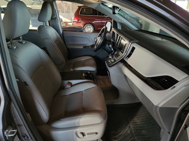 2019 Toyota Sienna XLE Premium AWD, 7-Seater - 22934870 - 10