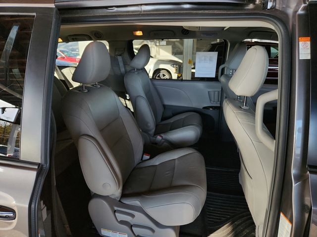 2019 Toyota Sienna XLE Premium AWD, 7-Seater - 22934870 - 11