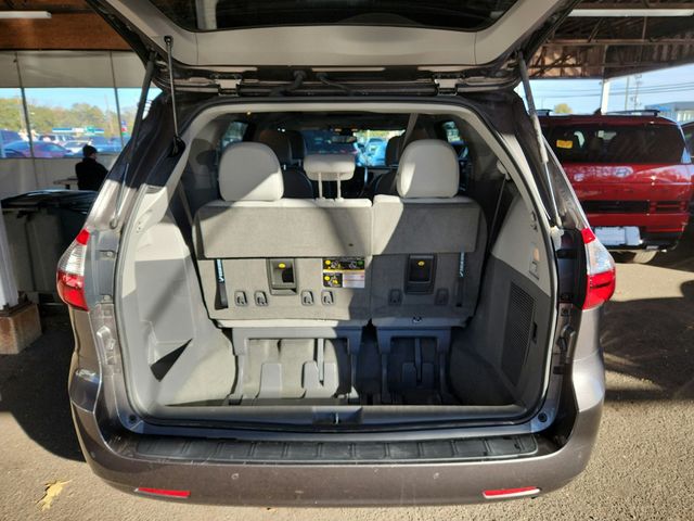 2019 Toyota Sienna XLE Premium AWD, 7-Seater - 22934870 - 13