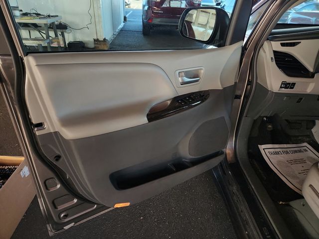2019 Toyota Sienna XLE Premium AWD, 7-Seater - 22934870 - 14