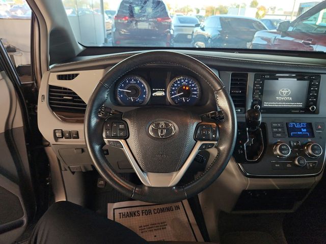 2019 Toyota Sienna XLE Premium AWD, 7-Seater - 22934870 - 24