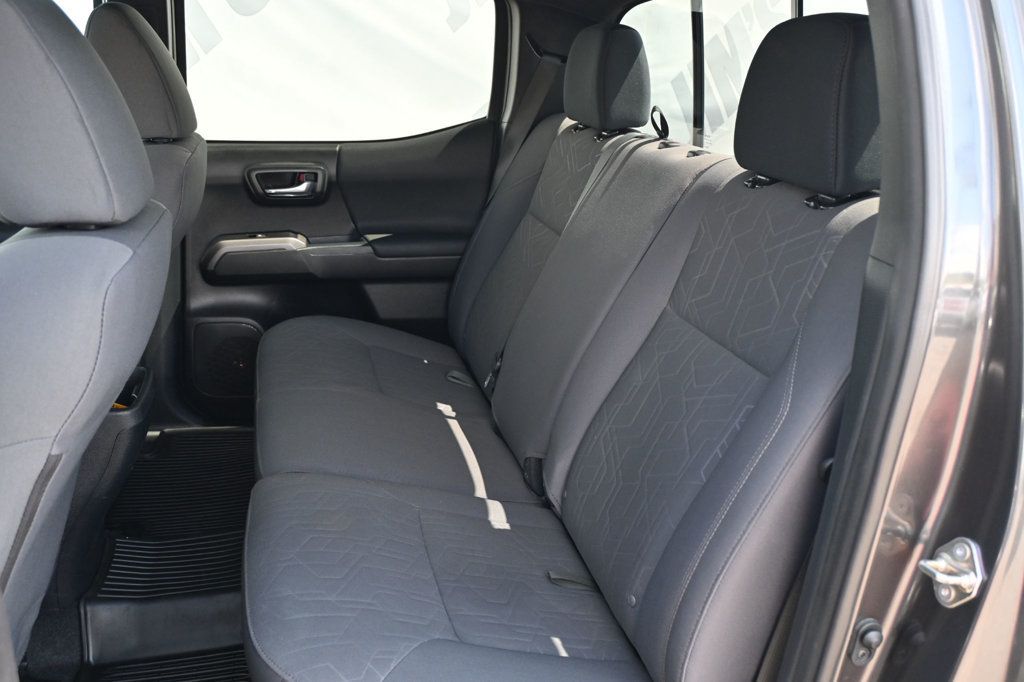 Toyota Tacoma photo 14