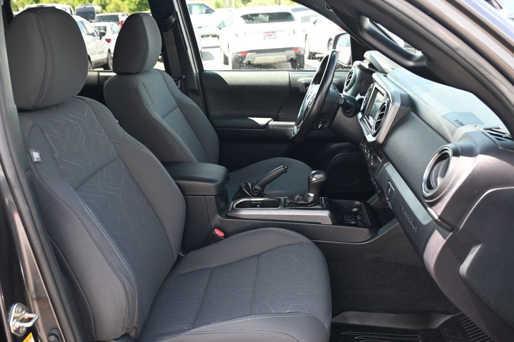 Toyota Tacoma photo 15