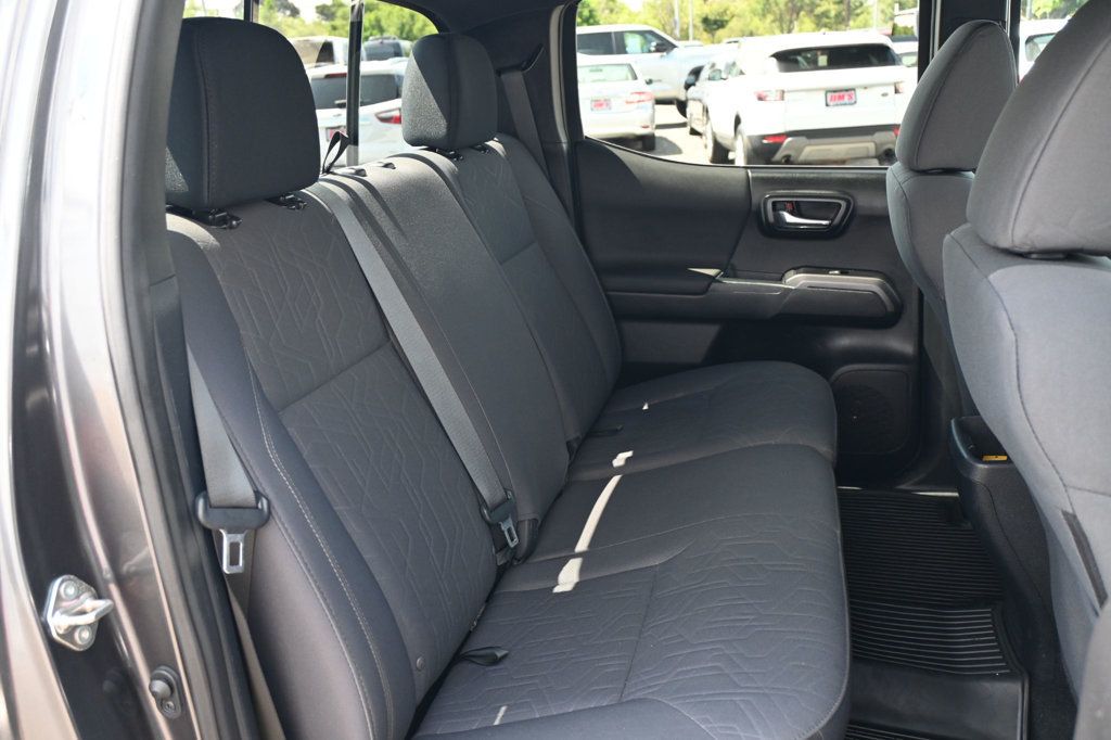 Toyota Tacoma photo 16