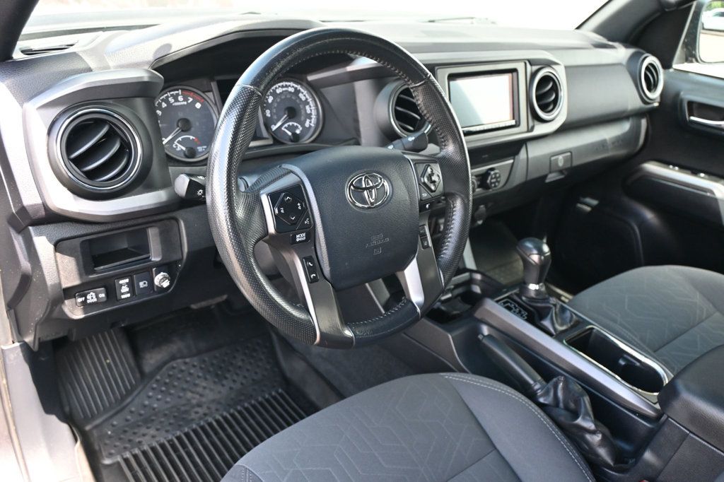 Toyota Tacoma photo 8