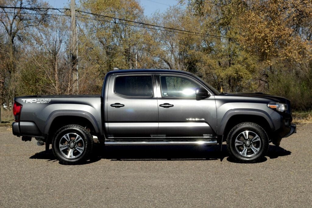 2019 Toyota Tacoma TRD Sport photo 2