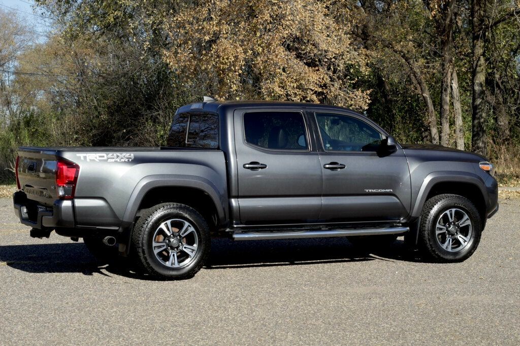 2019 Toyota Tacoma TRD Sport photo 3