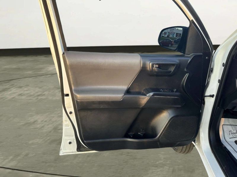 2019 Toyota Tacoma SR 4x2 4dr Access Cab 6.1 ft LB - 23012138 - 10