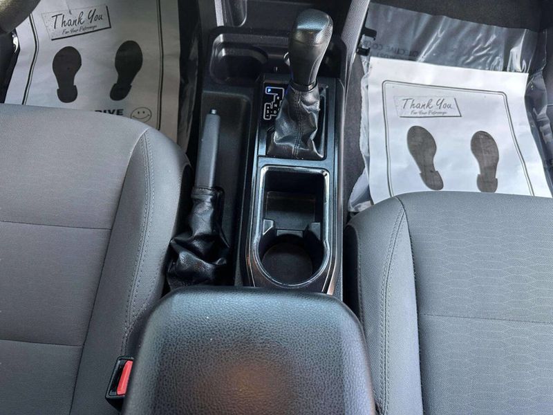 2019 Toyota Tacoma SR 4x2 4dr Access Cab 6.1 ft LB - 23012138 - 19