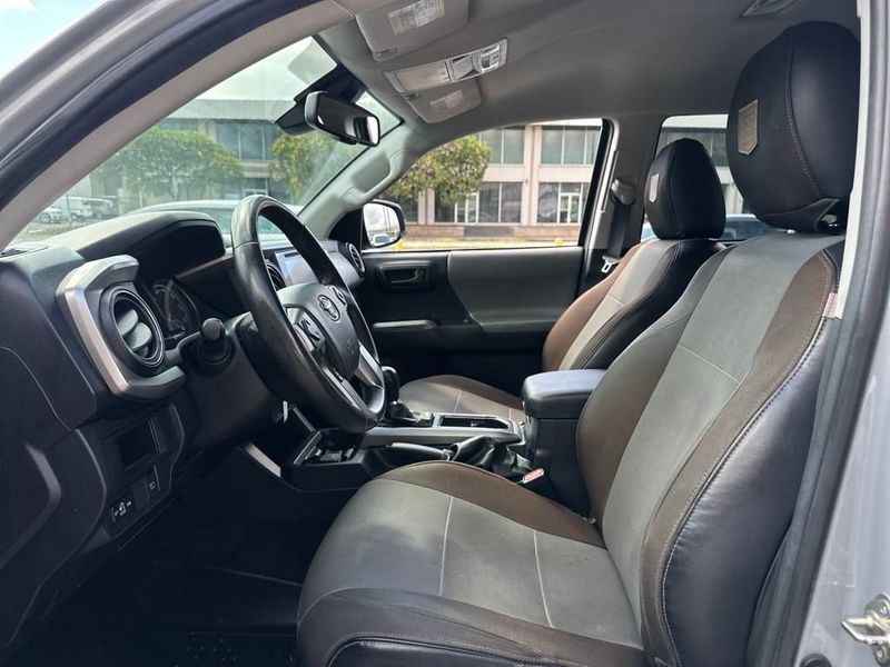 2019 Toyota Tacoma SR5 photo 11