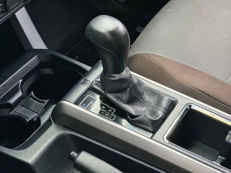 2019 Toyota Tacoma SR5 photo 16