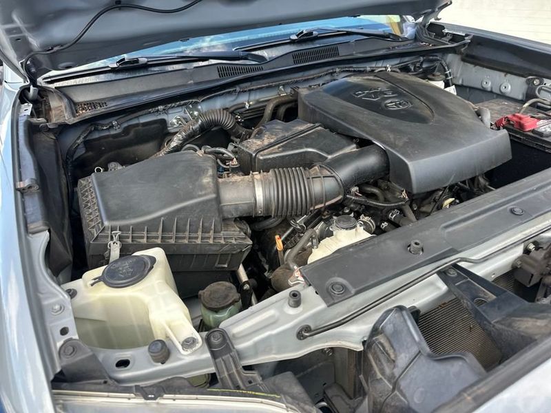 2019 Toyota Tacoma SR5 photo 18