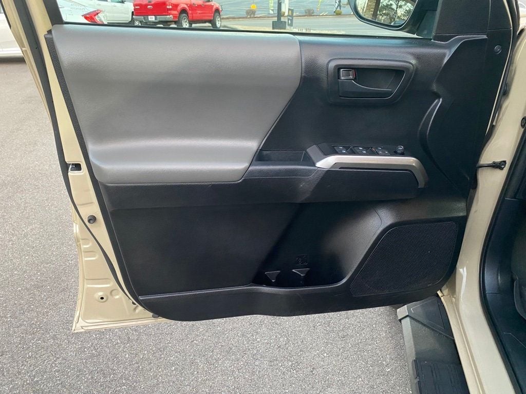 2019 Toyota Tacoma SR5 - 21795838 - 23