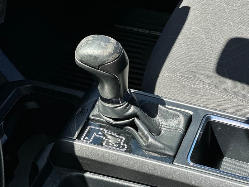 2019 Toyota Tacoma TRD Off-Road - 23045735 - 18