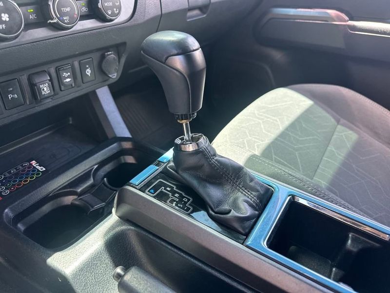 2019 Toyota Tacoma TRD Sport photo 17
