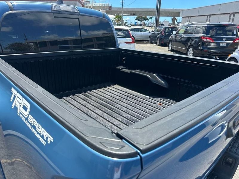 2019 Toyota Tacoma TRD Sport photo 18