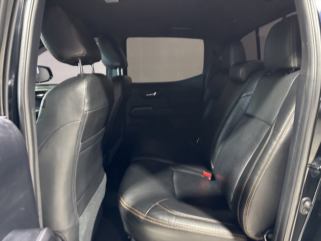 2019 Toyota Tacoma TRD Sport - 23031556 - 29