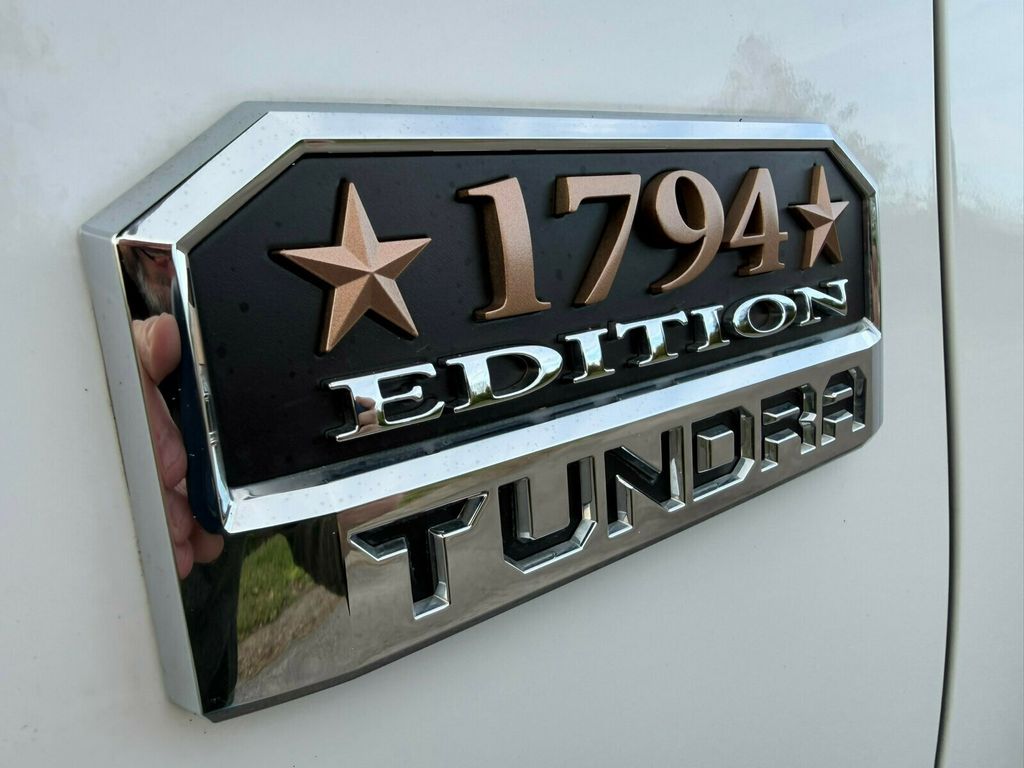 2019 Toyota Tundra 1794, CrewMax, Hard Tri-Fold Tonneau Cover, Sunroof - 23000860 - 11