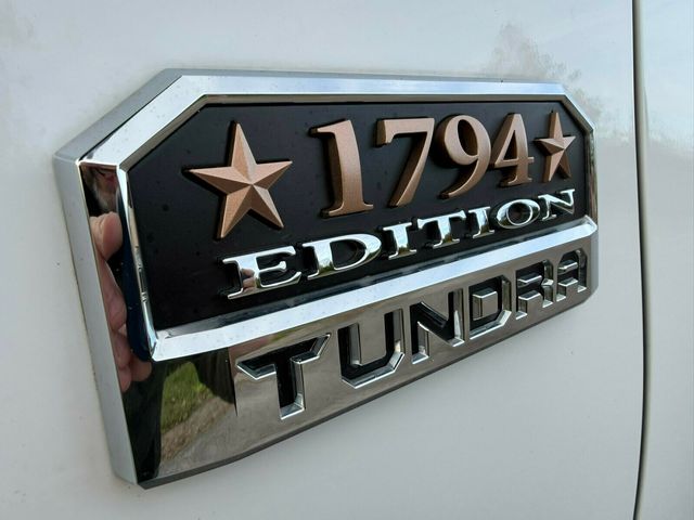 2019 Toyota Tundra 1794, CrewMax, Hard Tri-Fold Tonneau Cover, Sunroof - 23000860 - 11